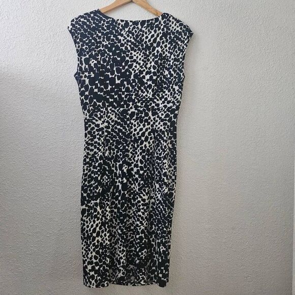 NWOT LAUREN Ralph Lauren Animal/Abstract Print Flattering V-neck Wrap-style Shea - Picture 3 of 6
